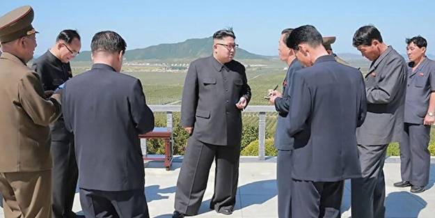 Kuzey Kore'den ilginç yasak! Artık telefonla konuşamayacaklar