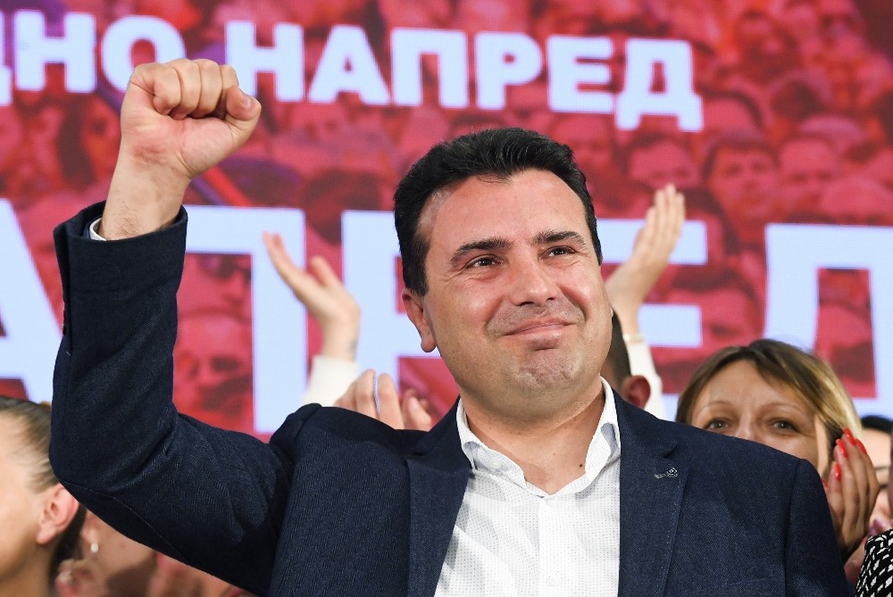 Kuzey Makedonya Başbakanı Zaev Parti Kabinesini ve Hükümeti “Süpürüyor” 