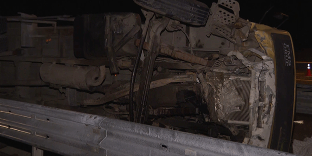 Kuzey Marmara Otoyolu'nda devrilen tırın sürücüsü yaralandı