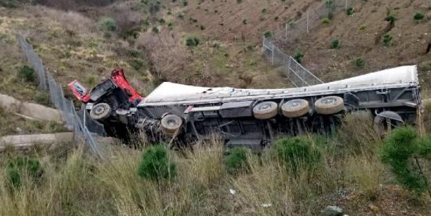 Kuzey Marmara Otoyolu'nda feci TIR kazası!