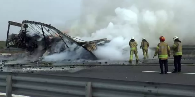 Kuzey Marmara Otoyolu'nda TIR yandı, sürücü hayatını kaybetti