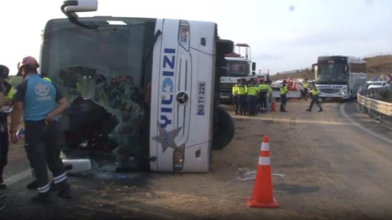 İstanbul'da yolcu otobüsü devrildi: Ölü ve yaralılar var!