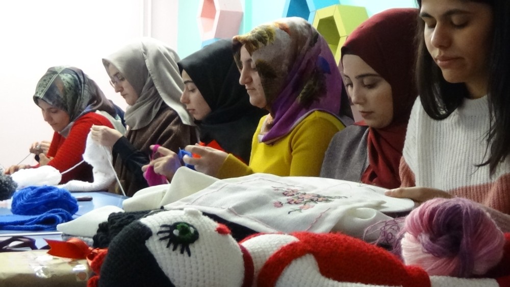 KYK yurtlarında barınan öğrencilerden yürekleri ısıtan çalışma 