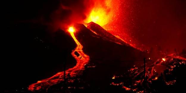 La Palma Adası'nda yanardağdaki patlamaların şiddeti arttı! Durduruldu
