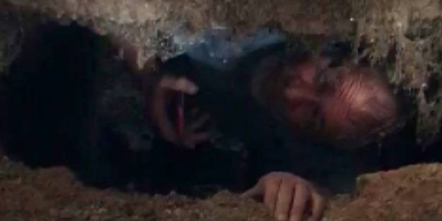 Yakalanmamak uğruna lağımda saklanan firari hükümlü paçayı kurtaramadı!