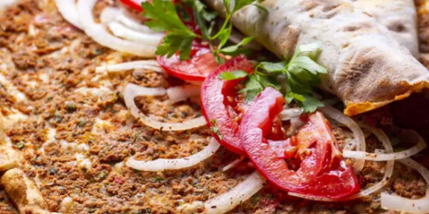 Lahmacun efsanesi sona erdi! Artık zirvede başka bir lezzet var: Gece 12'den sonra patlama oluyor