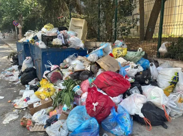 Laik İzmir’den pis kokular yayıldı! Yine İzmir yine çöp dağları