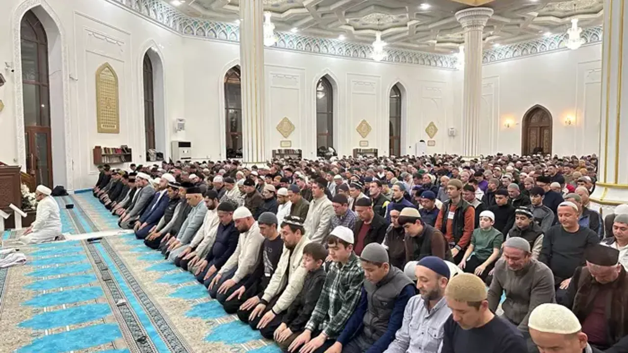 Laik Özbekistan'da teravih namazı yasağı!