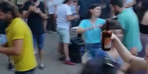 Laikçi azgınlar yasaları hiçe sayıyor! Kutlama adıyla gençleri alkole özendiriyorlar