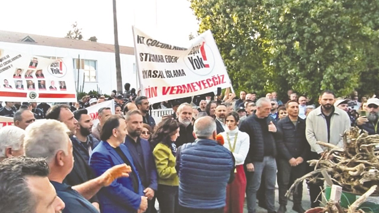 Laikçiler iyice raydan çıktı! KKTC’de İslam’a geçit vermeyeceğiz