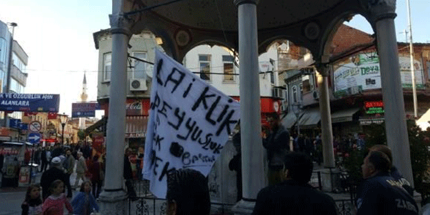 'Laiklik deyyusluk demektir' gerginliği