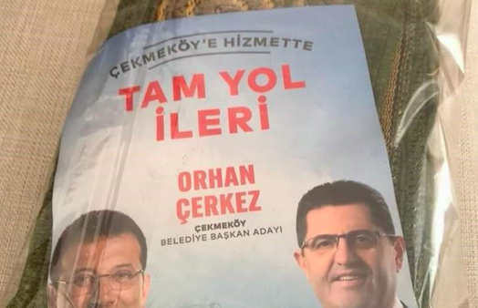 Laiklik elden gidiyeah! CHP’nin "seçim için" seccade dağıtmasına vatandaşlar tepki gösterdi