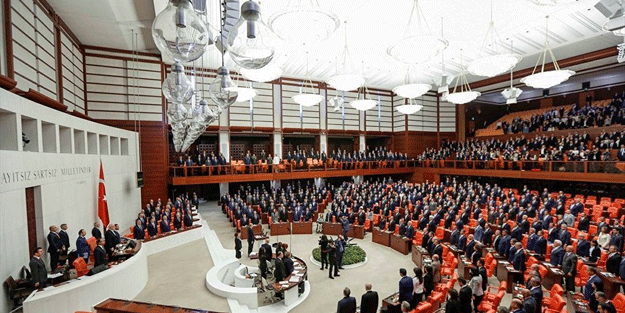 'Laiklik ibaresi milletvekilliği yemininden çıkıyor'