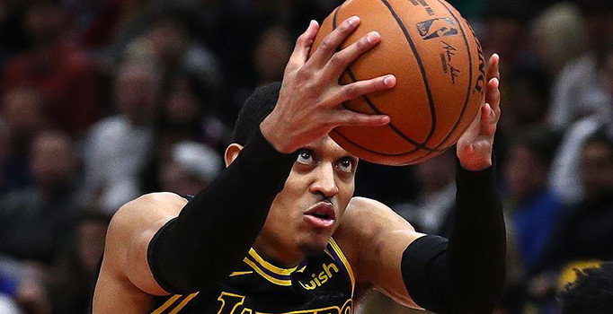 Lakers 16 maç sonra Blazers'ı yenmeyi bildi