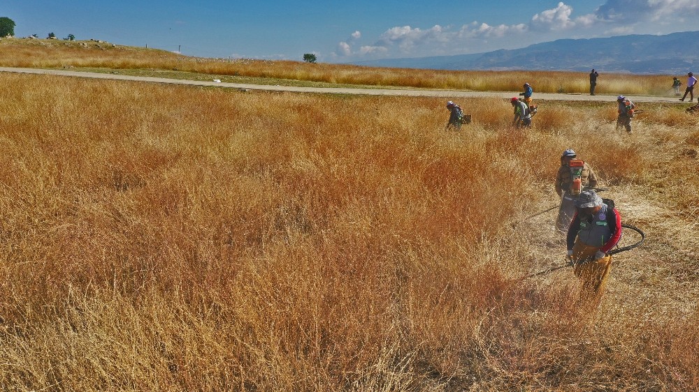 Laodikya’ya 100 kişilik ekiple büyük temizlik 