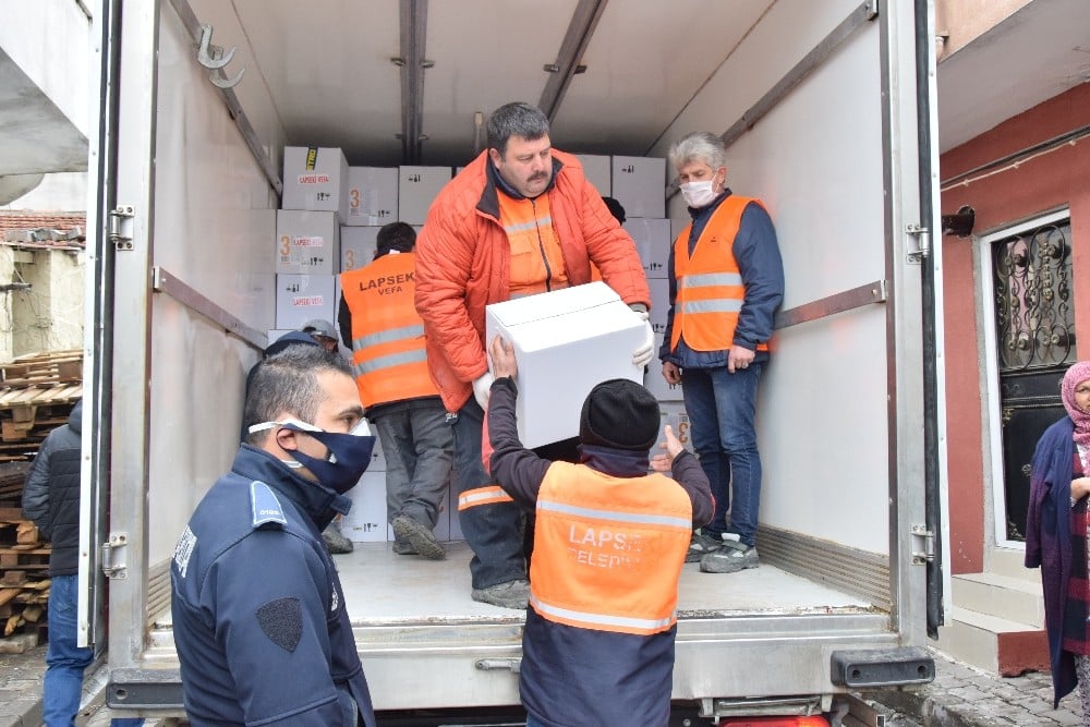 Lapseki’de 2 bin aileye yardım kolisi dağıtıldı 