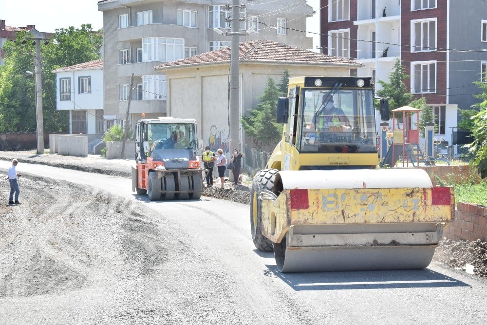 Lapseki’de asfalt döküm çalışmaları 
