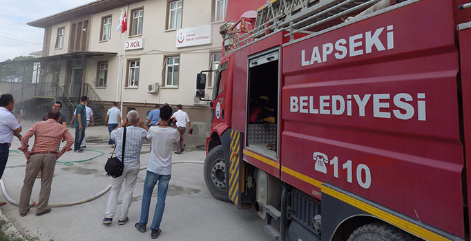 Lapseki'de Devlet Hastanesi'nde yangın paniği