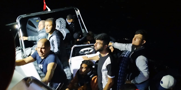 Lastik botla Yunanistan'a geçmeye çalışırken yakalandılar