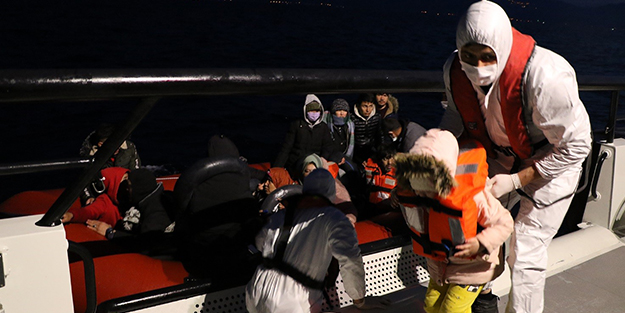 Lastik botlar içinde 77 kaçak göçmen yakalandı