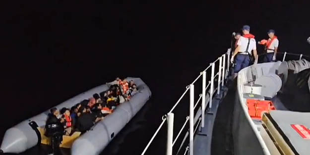 Lastik botta Yunanistan'a geçemeye çalışırken yakalandılar