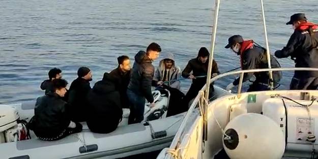 Lastik bottaki 8 düzensiz göçmen kurtarıldı
