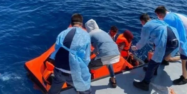 Lastik bottaki düzensiz göçmenler kurtarıldı