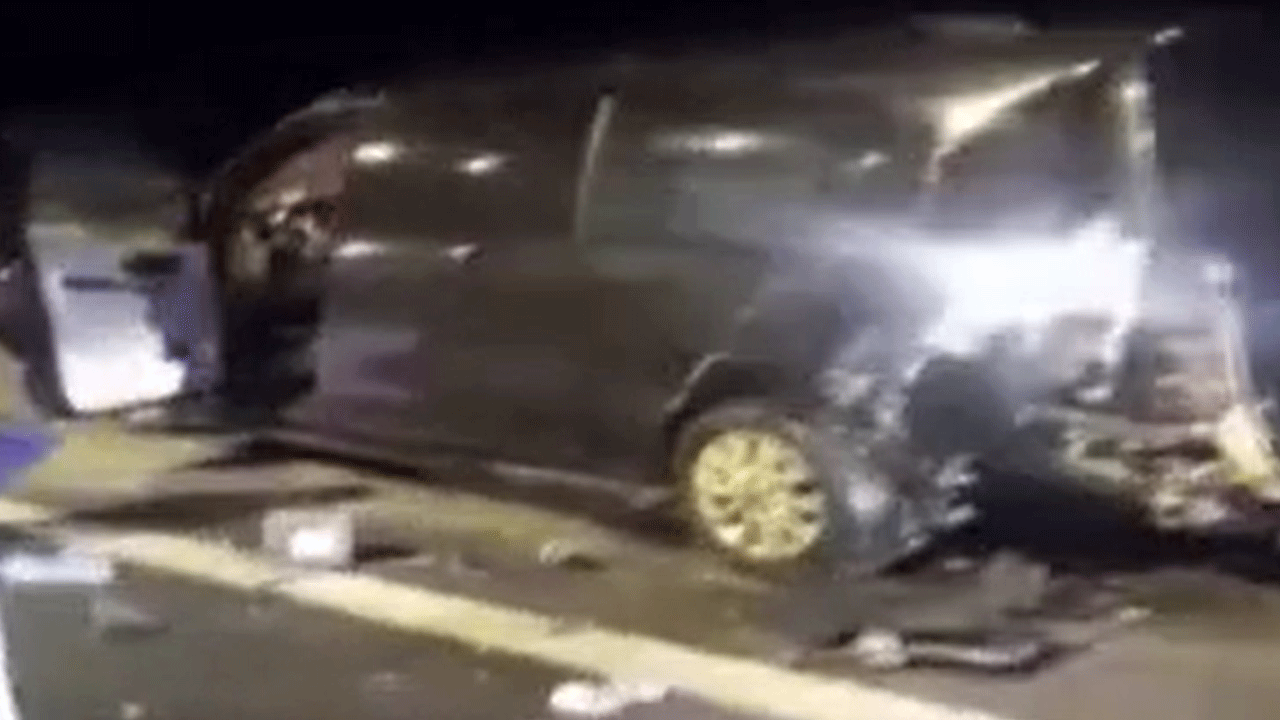 Lastik değiştirirken otomobil çarptı: 2 ölü 7 yaralı!