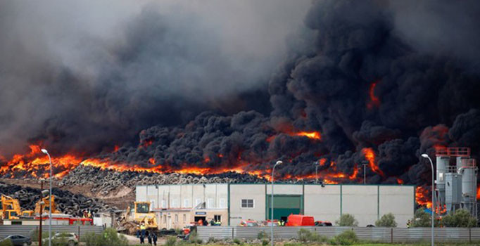 'Lastik mezarlığında' yangın