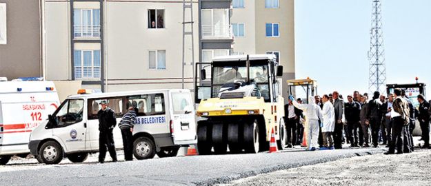 Lastik silindirin ezdiği işçi öldü