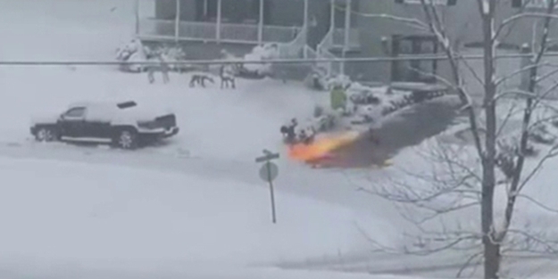 Lav silahını kar temizlemek için kullandı!