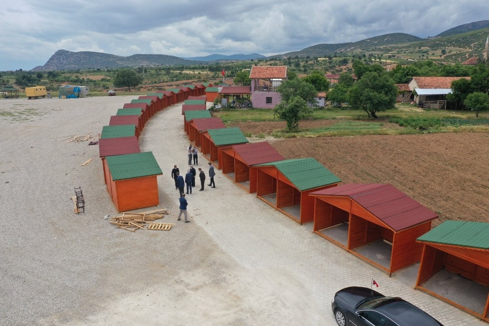 Lavanta kokulu köy yeni sezona hazırlanıyor 