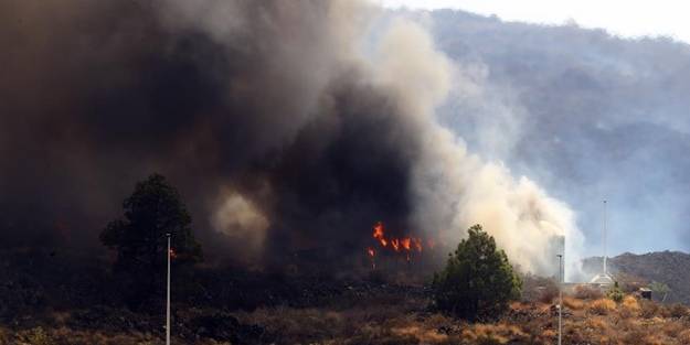 Lavlar yakıp kül etti!
