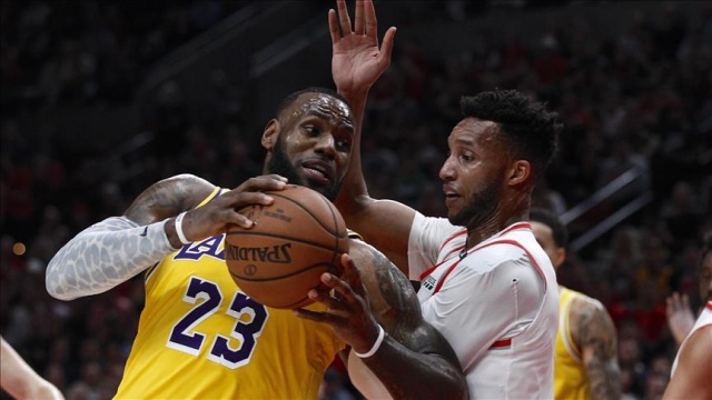 LeBron James'un Lakers kariyeri mağlubiyetle başladı