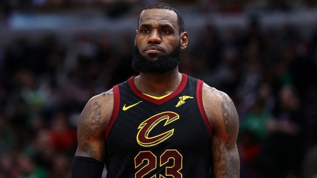 LeBron'un rekoru galibiyete yetmedi