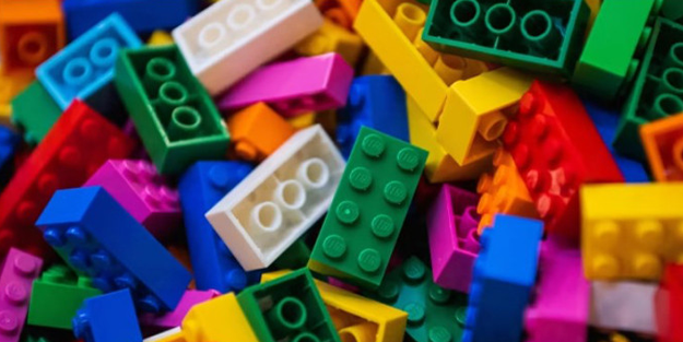 Lego sürdürülebilirlik için doğru materyali bulamadı