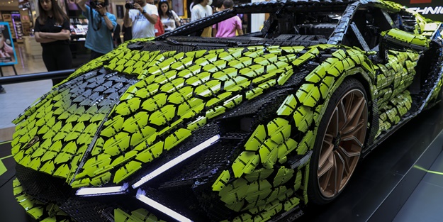 LEGO'nun gerçek boyutlu Lamborghini modeli İstanbul'da