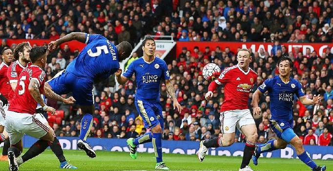 Leicester City şampiyonluk turunu erteledi