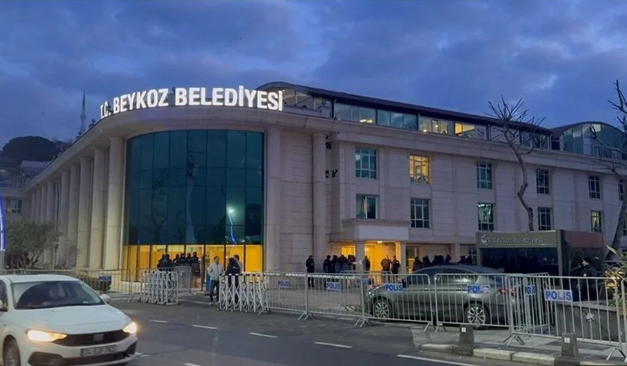 Levent Gültekin böyle giydirdi! CHP’yi şikâyet eden İktidar değil! CHP’yi CHP’liler şikâyet ediyor.