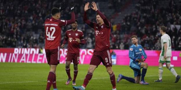 Lewandowski adını yine tarihe yazdırdı