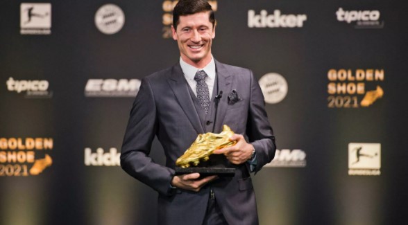 Lewandowski, altın ayakkabıyı aldı
