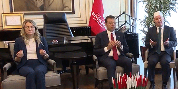 LGBT dostu Ekrem yine tiyatro peşinde