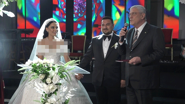 LGBT fedaileri ile yol yürürken neredeydin? Hangisi sensin Müsavat efendi?