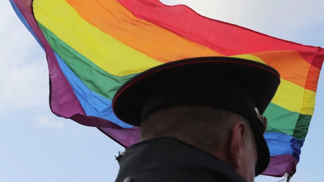 LGBT lobisi boş durmuyor! İngiliz kuruluş Rusya'da fena enselendi