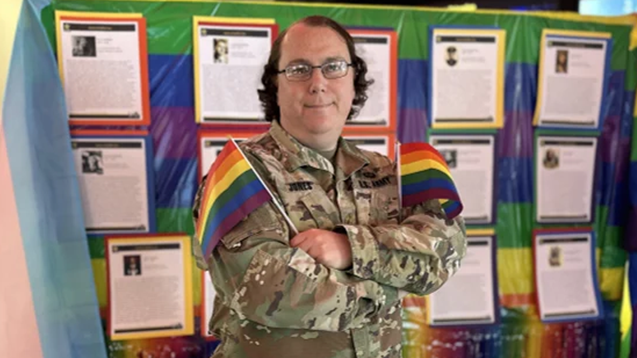 LGBT'li sapık askerleri 30 gün içinde ordudan atacaklar