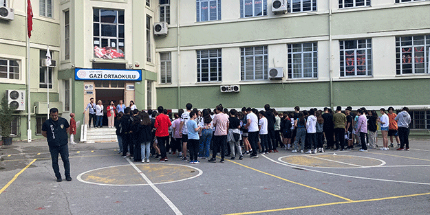 LGS adayları içerde aileleri dışarıda ter döküyor