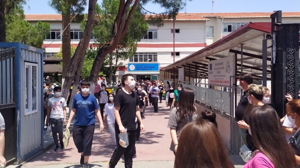 LGS sınavı sonrası okul megafonlarından yapılan bir garip anons 