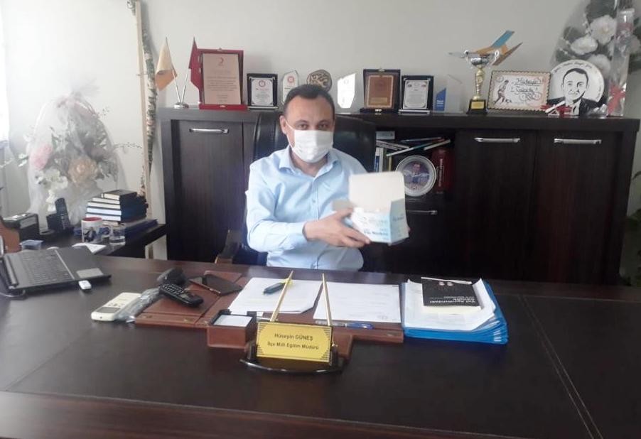 LGS’de kullanılmak üzere maske diktiler 