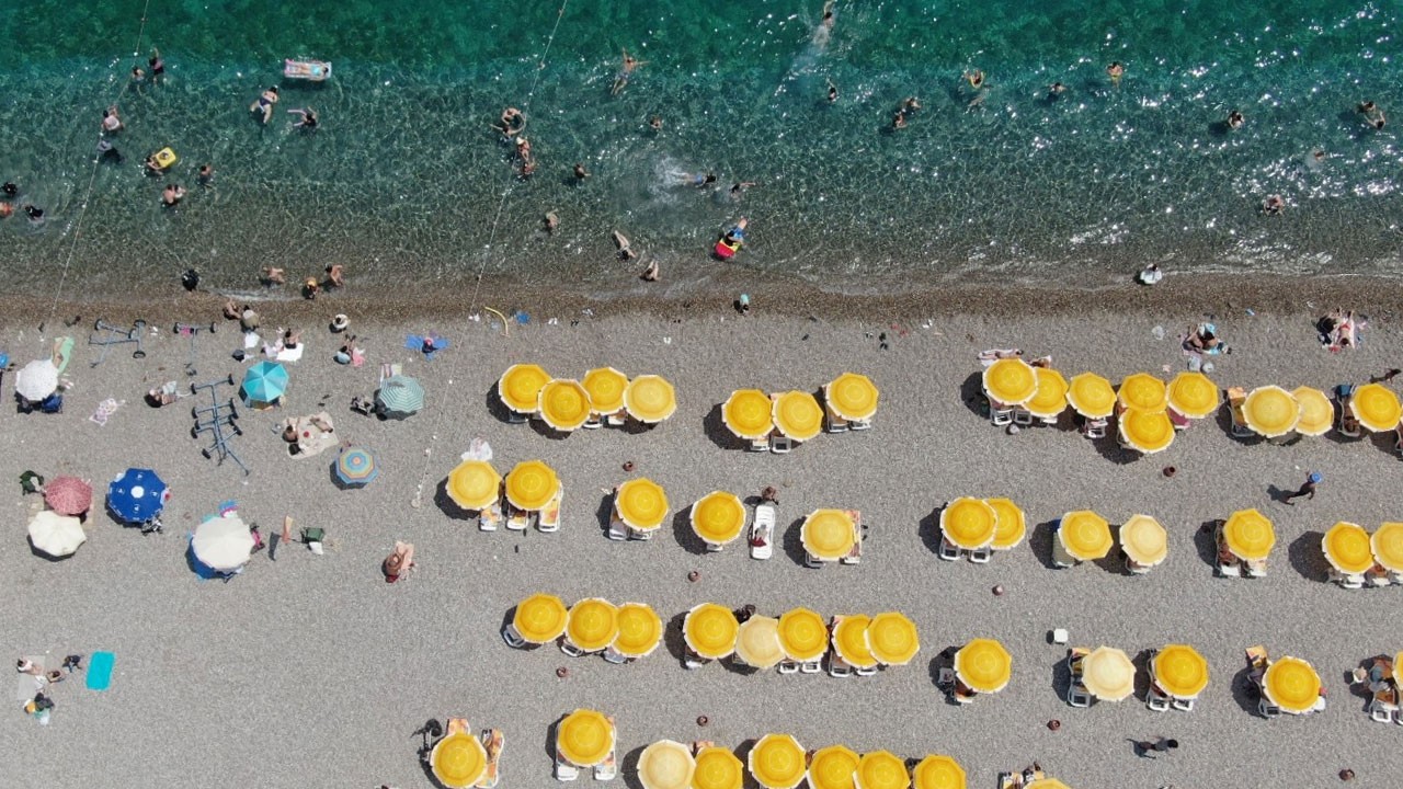 LGS'den çıkıp plaja koştular