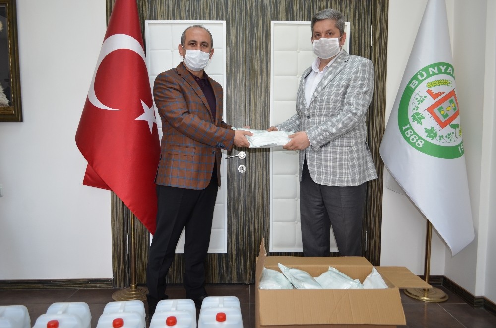 LGS’ye girecek öğrencilerin maske ve el dezenfektanları Bünyan Belediyesi’nden 